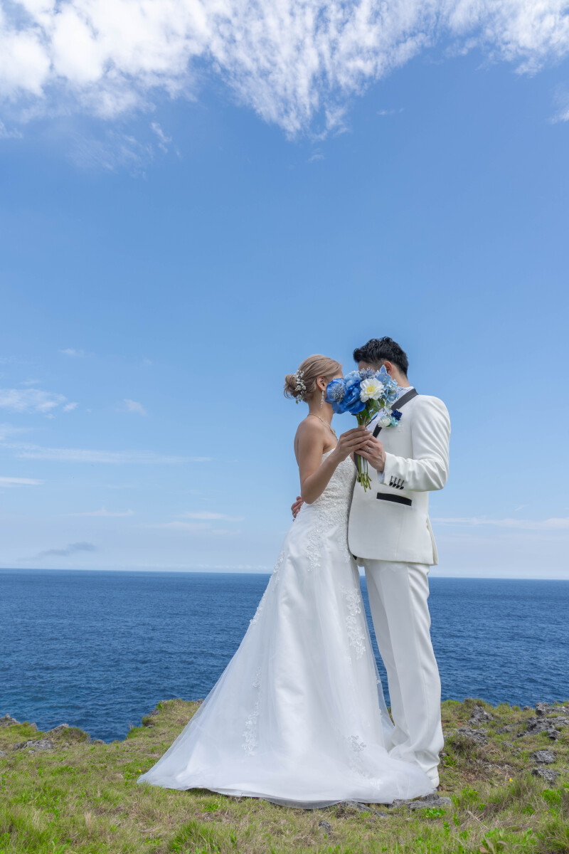 空と海に溶け込むシルエットフォト