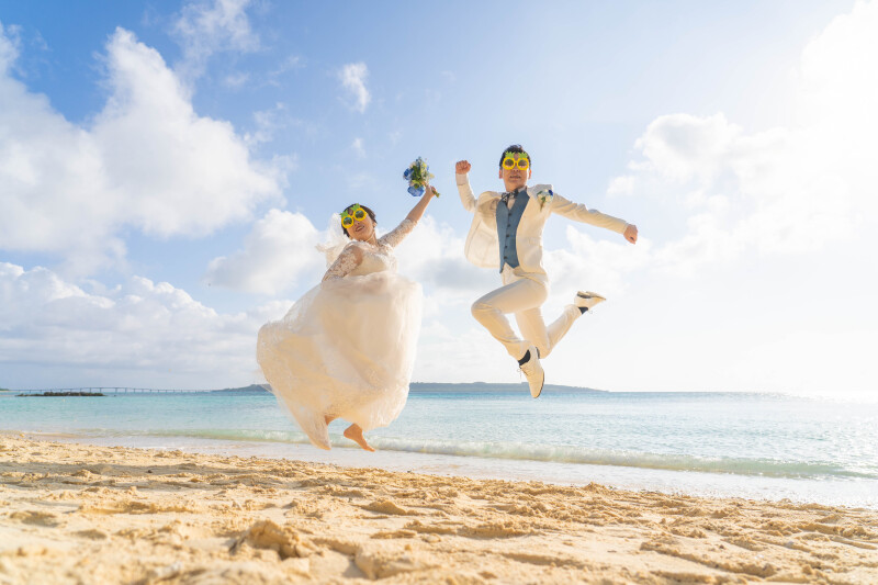 青空の下でジャンプショット