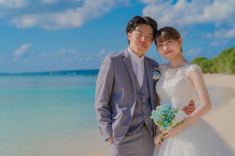 清らかな海風に包まれた幸せショット