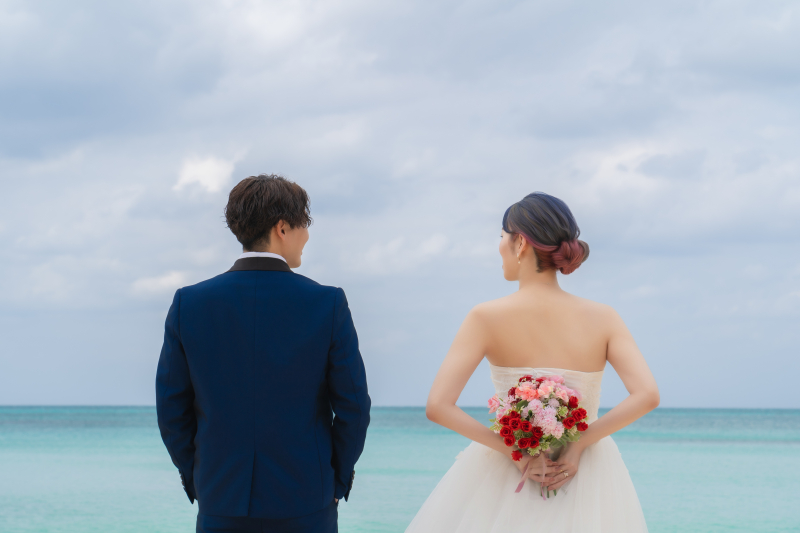 並んで眺める海の色