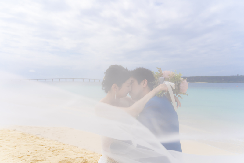 ベールに包まれ