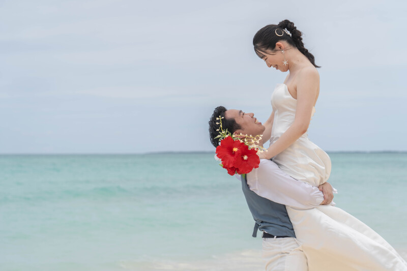 抱き上げカットで遊び心を