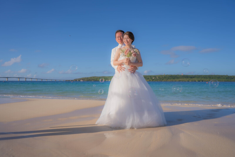 宮古島のビーチでフォトウェディング