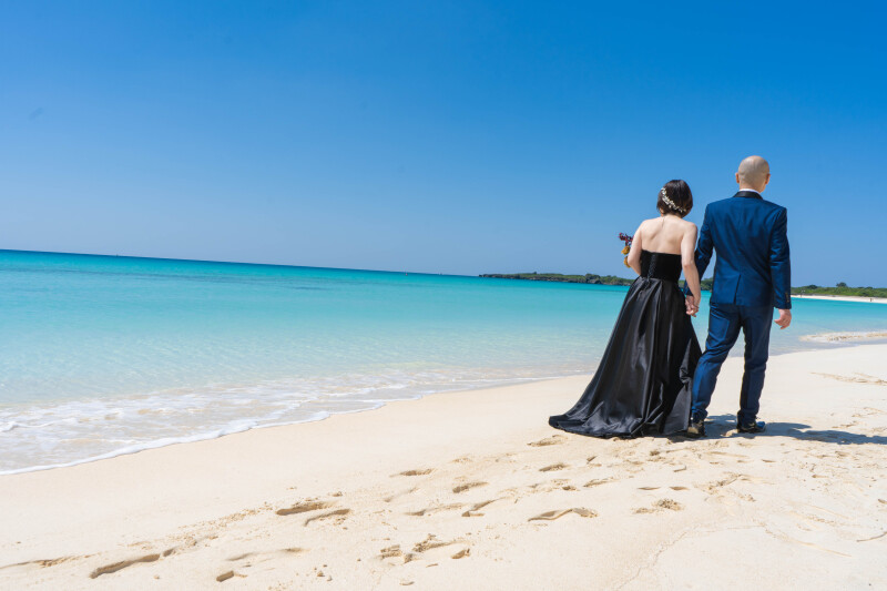 青と黒のコントラスト