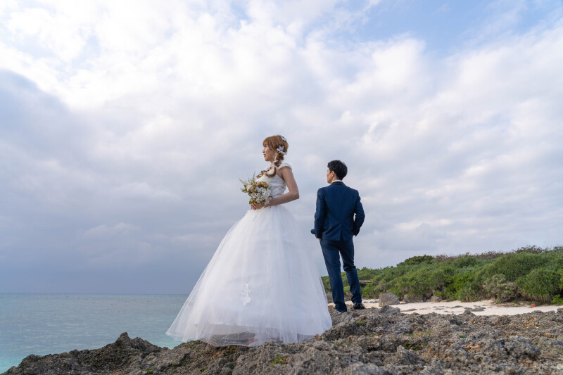 岩場から望むダイナミックな景色