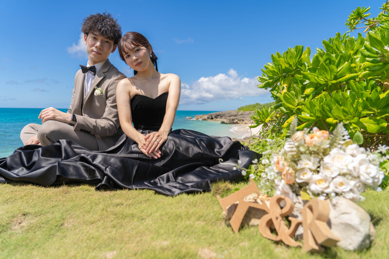 青と黒が映える、大人リゾートフォトウェディング