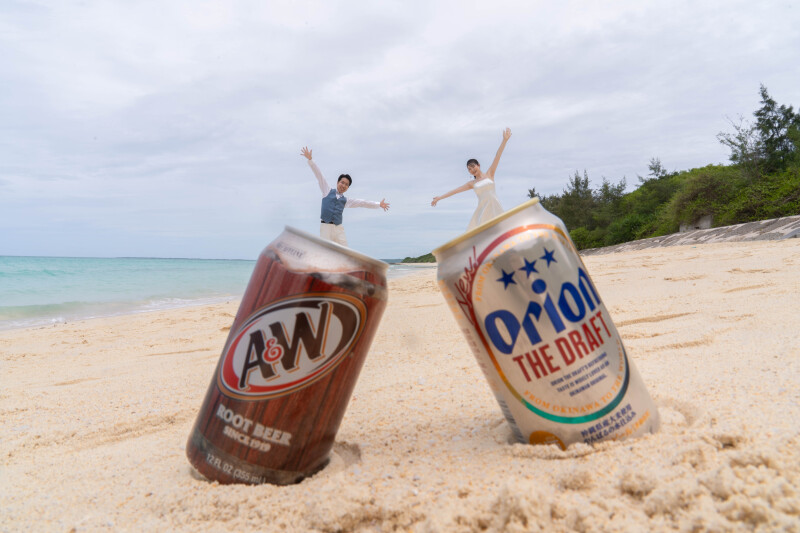 ビーチらしい乾杯カット