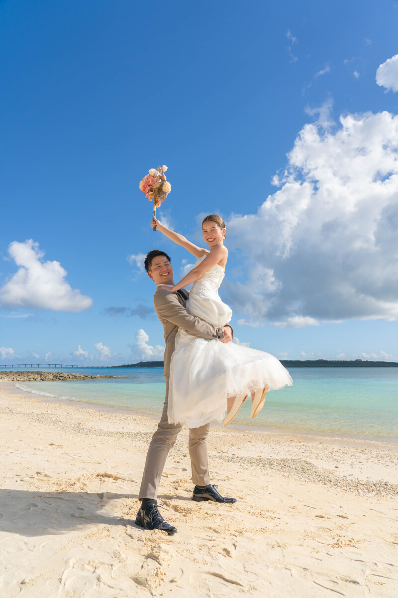 空へと伸ばす祝福のブーケ