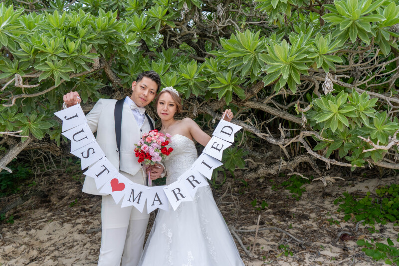 「JUST MARRIED」で祝う記念ショット