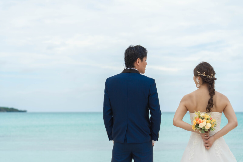 海を背に、未来を見つめて