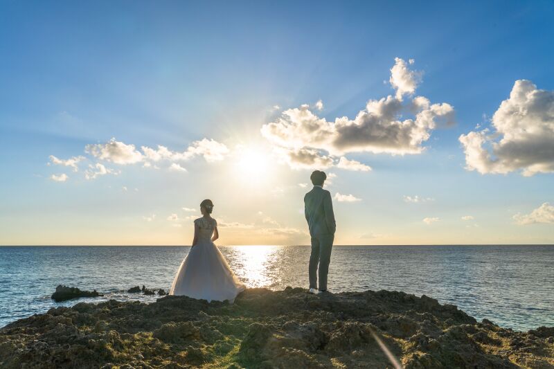 サンセットに染まる二つのシルエット