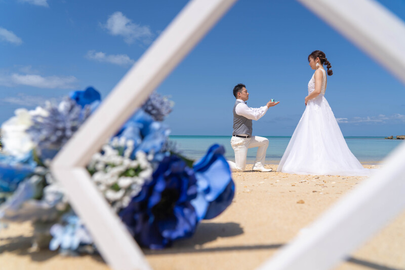 砂浜でのサプライズプロポーズ