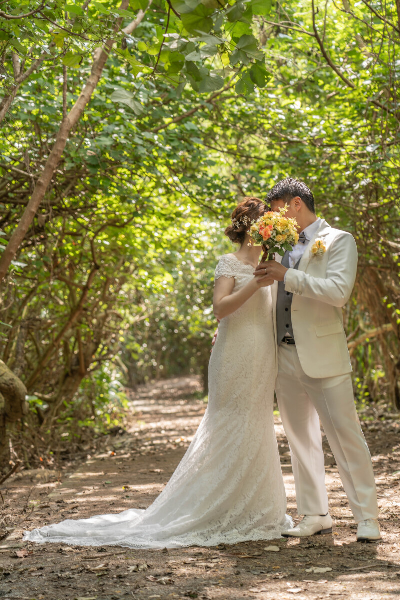 木漏れ日の中で寄り添って