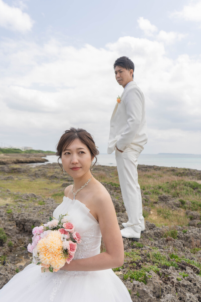 海辺に佇む、それぞれの視線