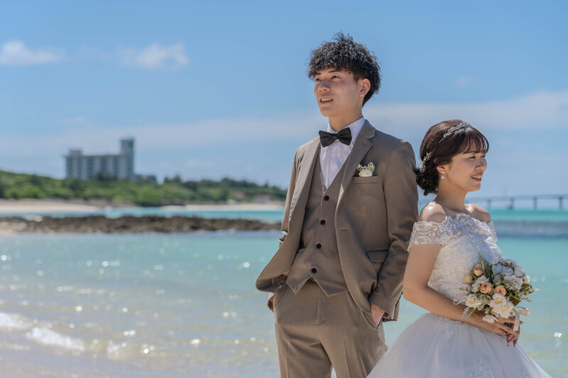 海を背に、同じ未来を見つめて