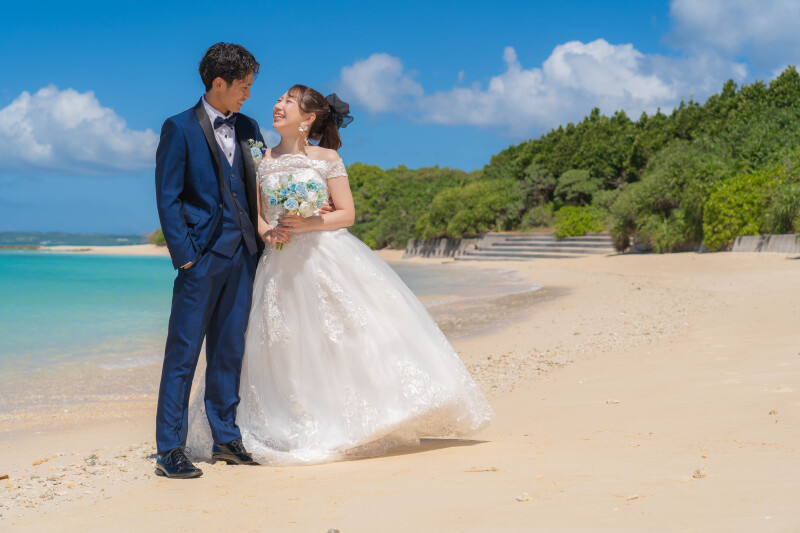 海辺で寄り添うふたりのスタートカット