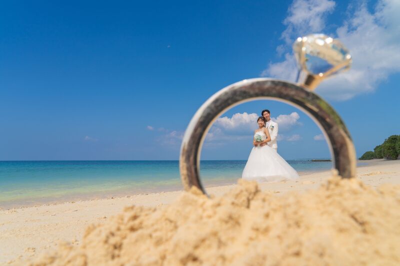 指輪越しに切り取る特別な景色