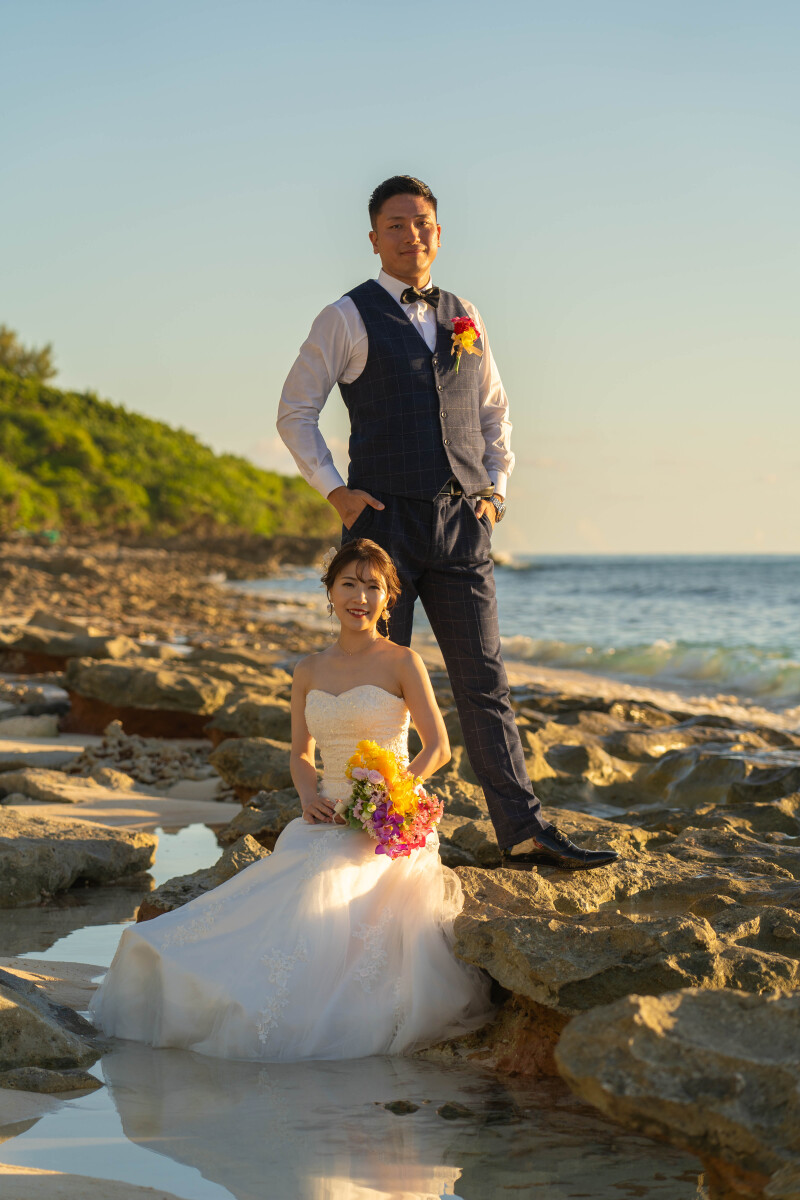 岩場に映える、大人のポートレート