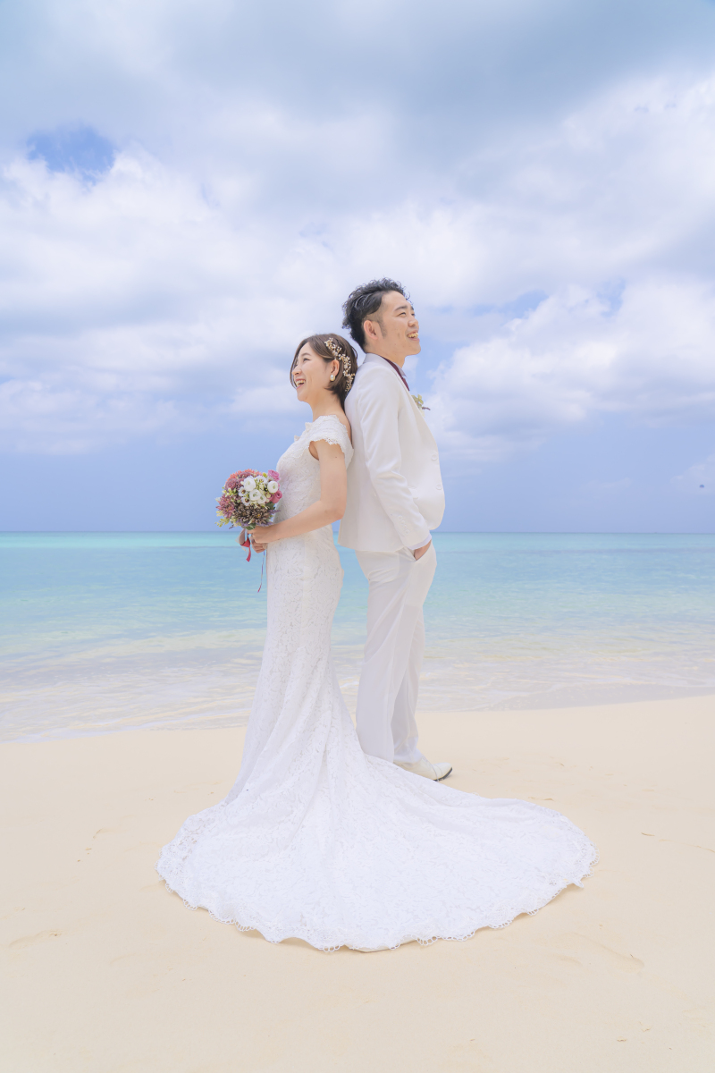 背中合わせ