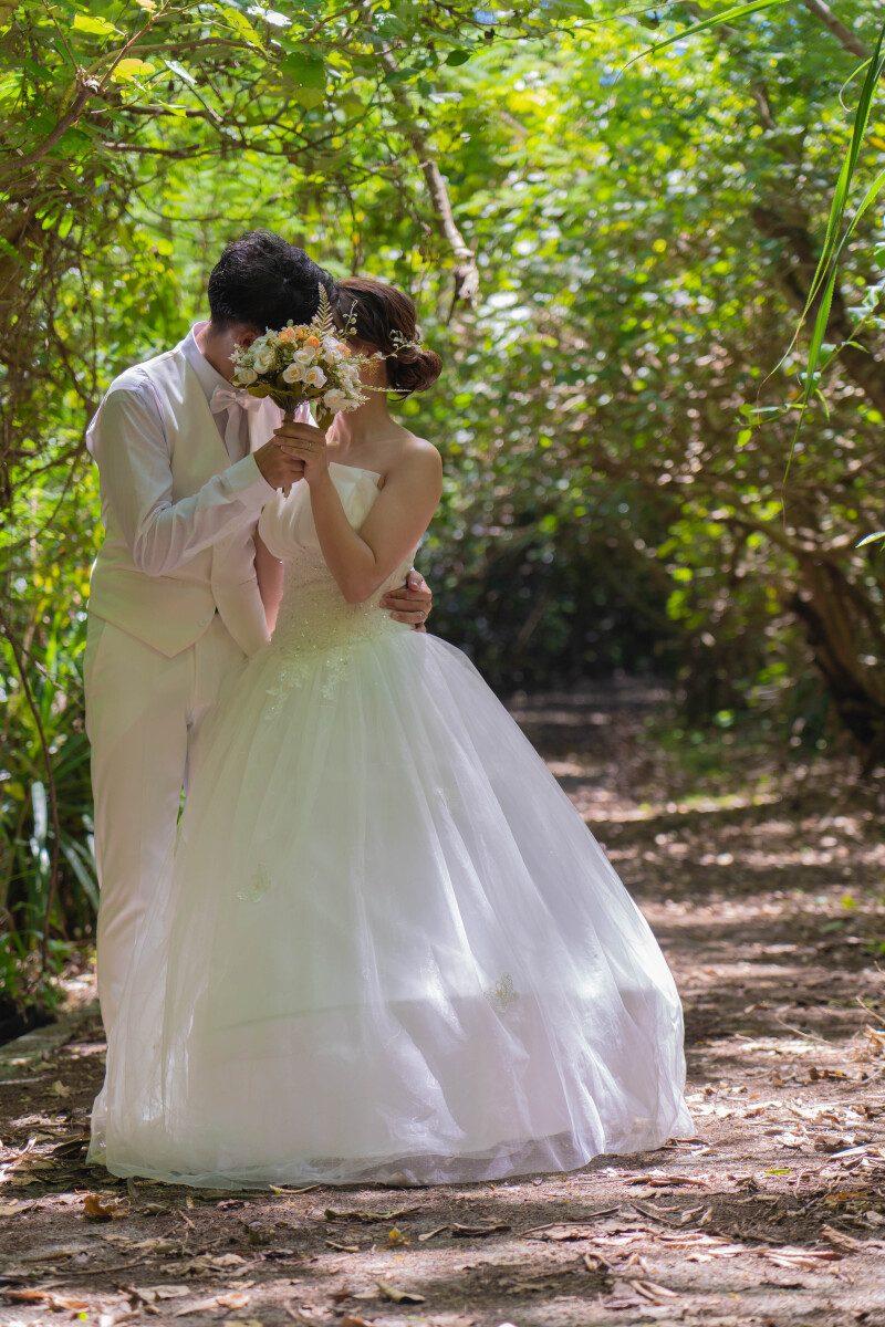 ガジュマルに包まれるシーン