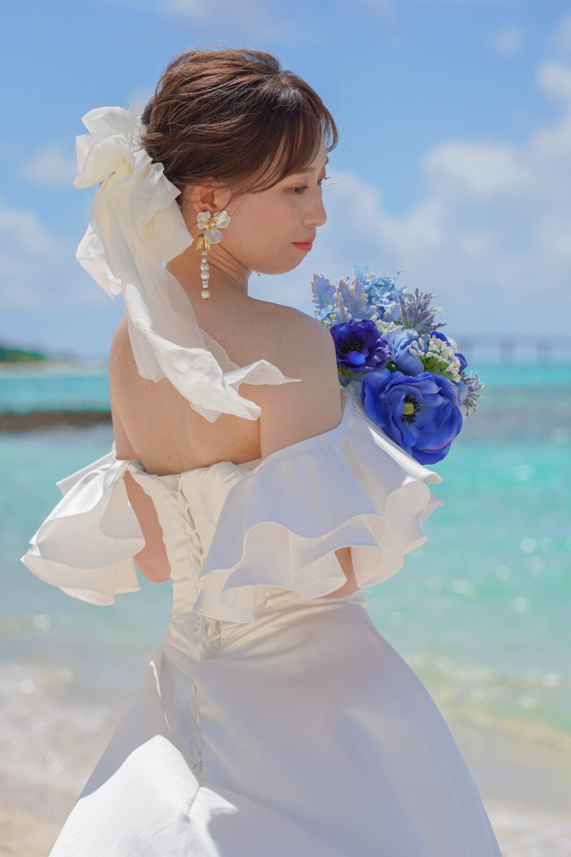 ブーケが引き立つ、花嫁の横顔