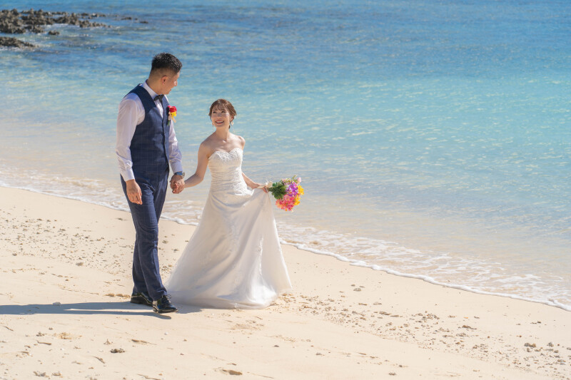 波音に合わせて、手を取り歩く