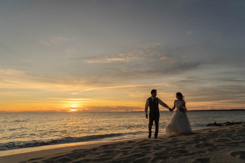 手を取り合い、未来へと歩き出す