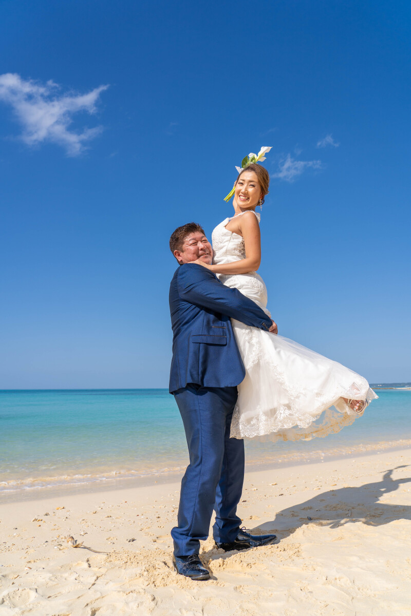 青い海を背景に