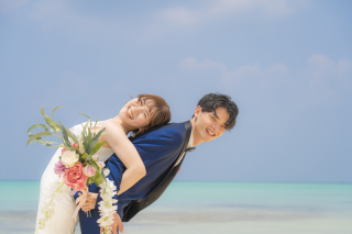 宮古ブルーの海でウェディングフォト♡