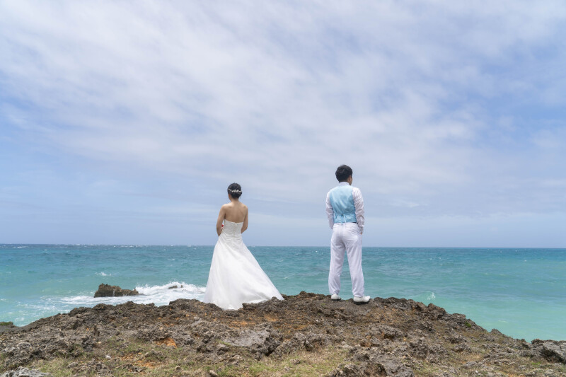 広い空と海に溶け込む、静かなエンディング