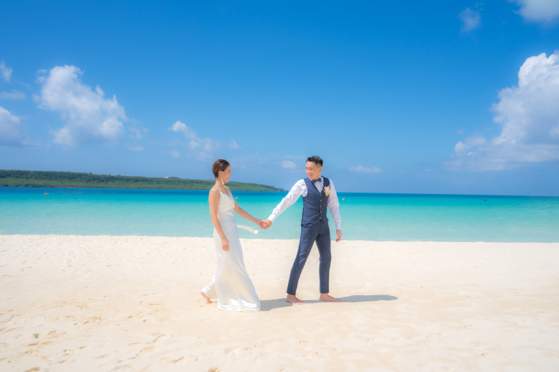 新婦様の手を取り…