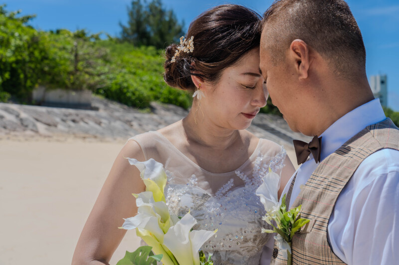 額を寄せ合い、心が近づく瞬間