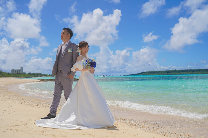 青と白に包まれる、ビーチのはじまり