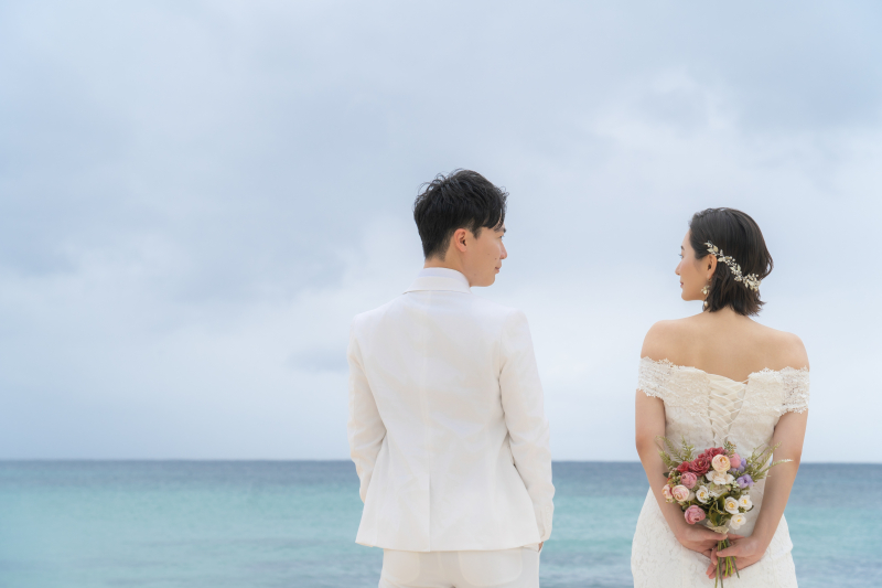 海風がそっと包むふたりの時間