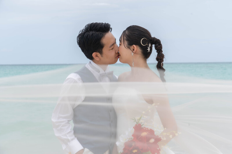 ベール越しのキスショット