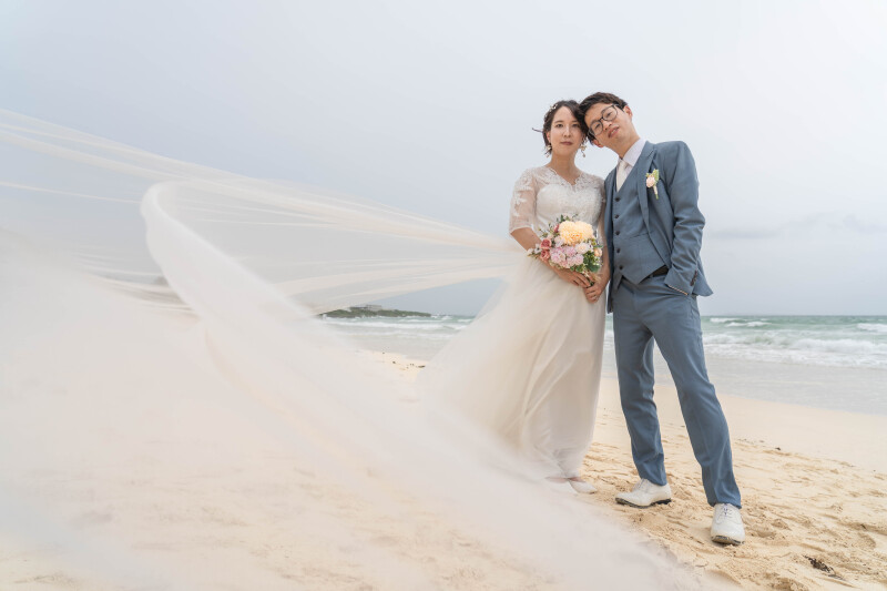 風になびくベール