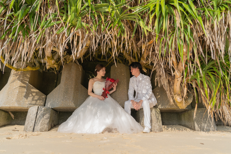 海辺のシェードで語らう時間