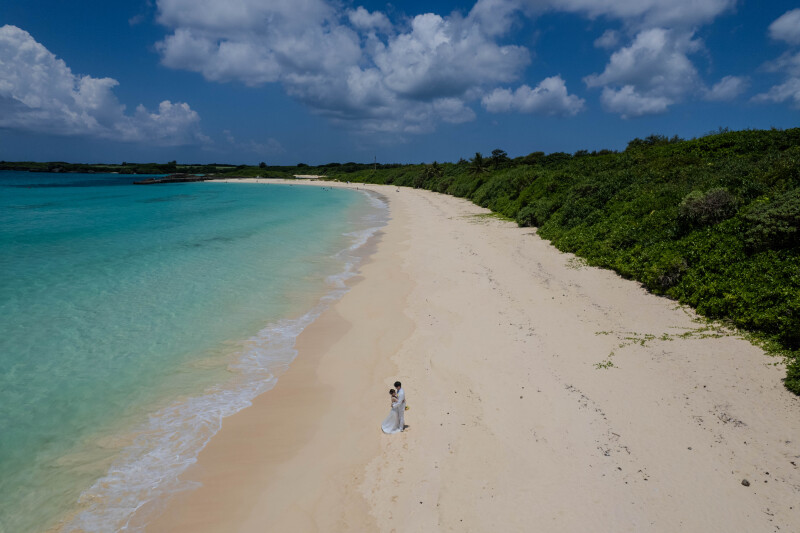海と空に包まれる、ふたりだけの時間