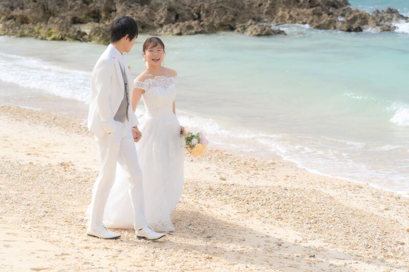 波音とともに歩くふたり