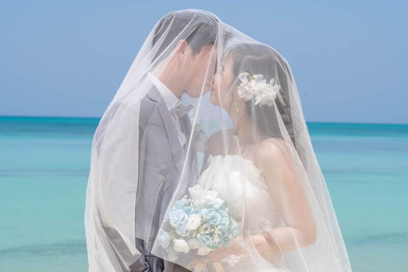 ベールに包まれたキス