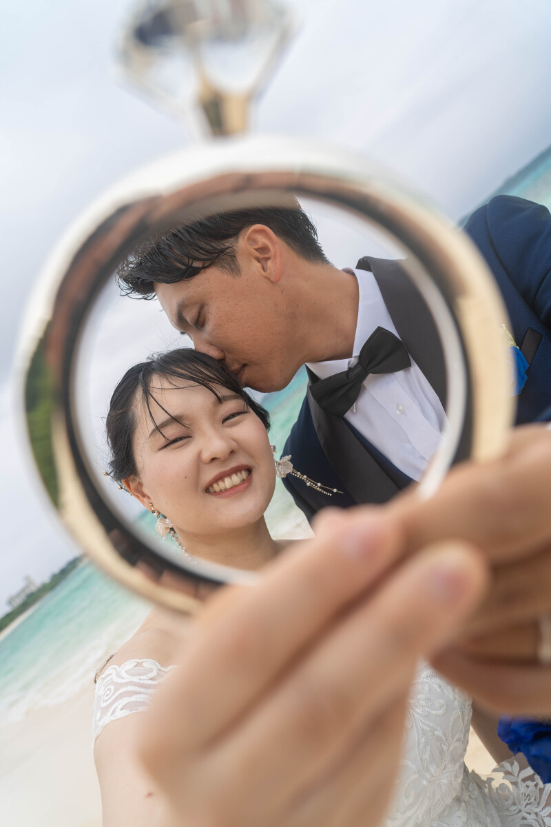 指輪越しに映る、幸せの表情