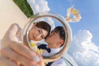 指輪越しに映るふたりの幸せ