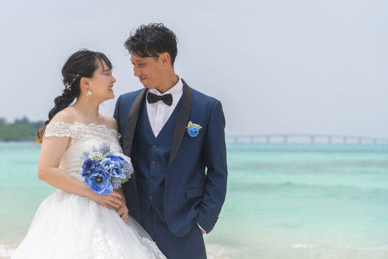 視線が重なる、自然な笑顔