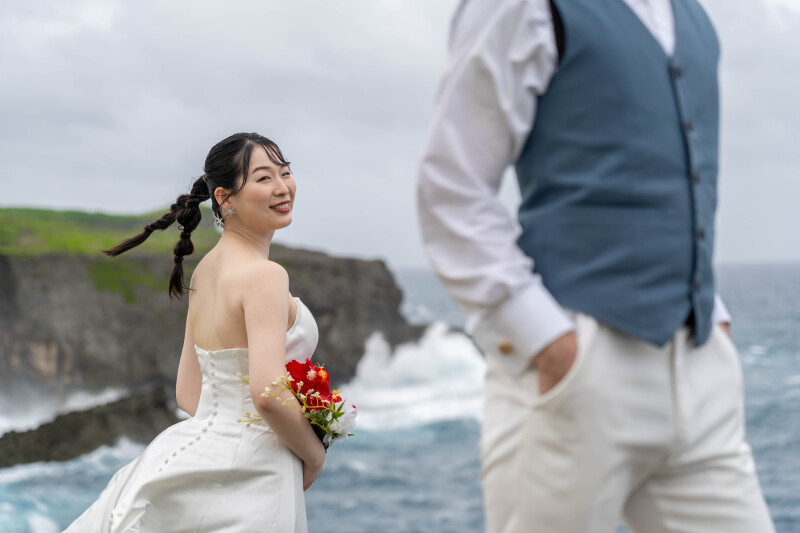 振り返る視線に想いを込めて