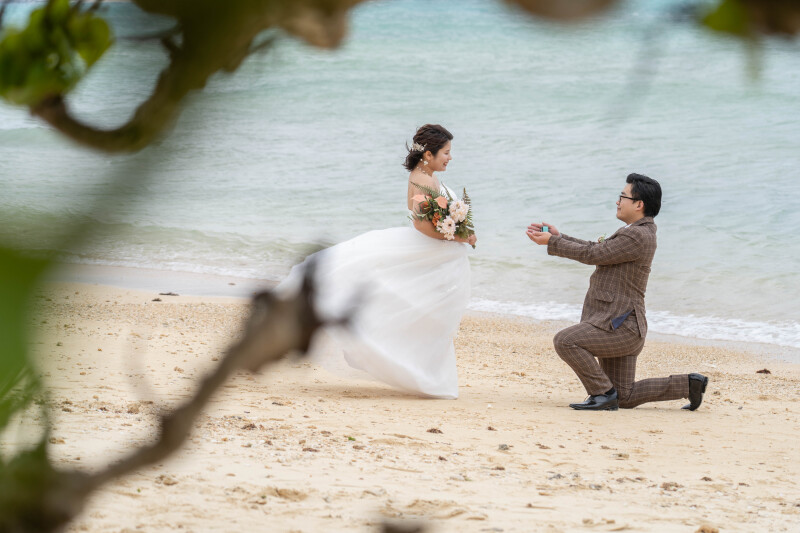 ビーチでのサプライズプロポーズショット