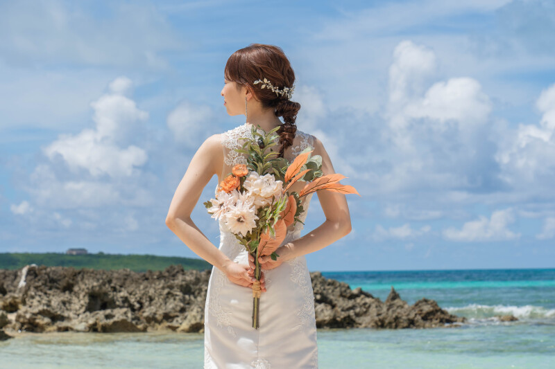 背中で語る、美しさと余韻