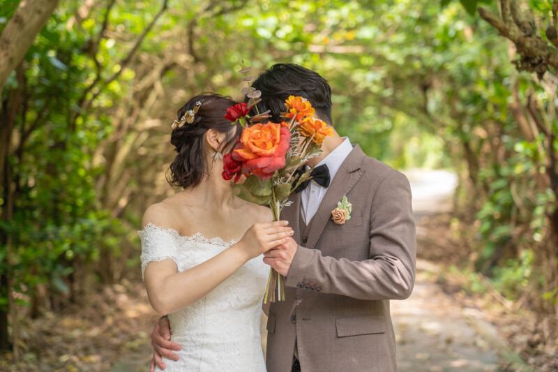 緑に包まれた、静かな寄り添い