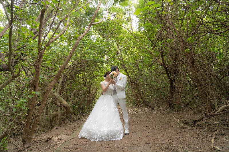 森のトンネルで過ごす特別な時間