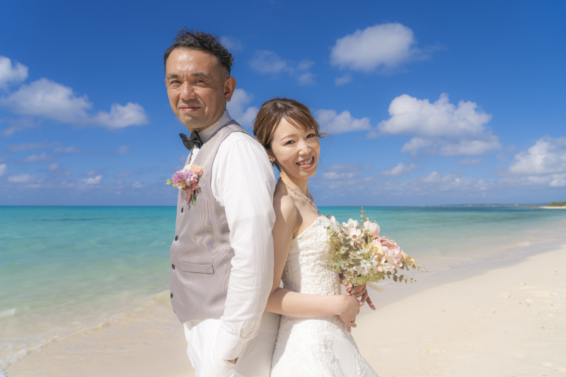 背中合わせ