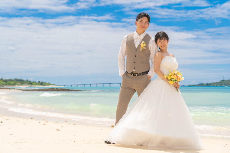 海辺の全身ショット